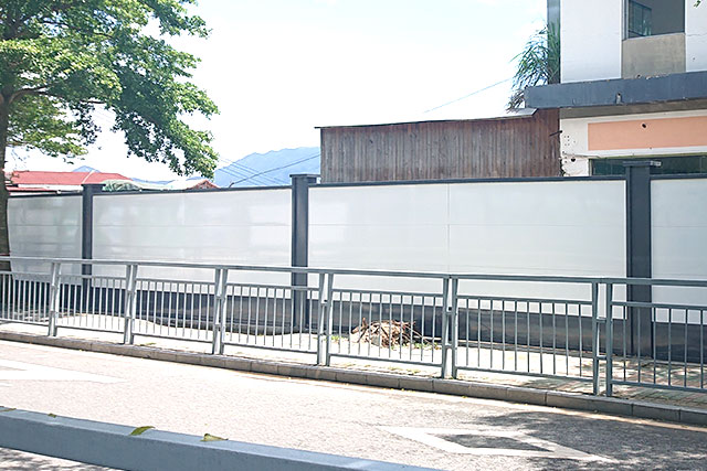 深圳施工圍擋標(biāo)準(zhǔn)-深圳A類工地施工圍擋標(biāo)準(zhǔn)款案例,圍擋效果圖，深圳市大通建設(shè)發(fā)展有限公司鋼結(jié)構(gòu)圍擋生產(chǎn)廠家