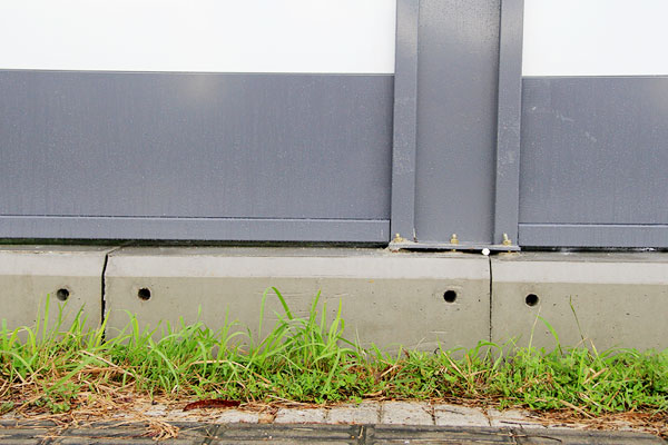 圍擋基礎-水泥預制塊安裝，安全圍擋效果圖，深圳市大通建設發展有限公司鋼結構圍擋生產廠家